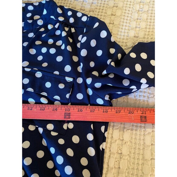 Roz & Ali Blouse Size Medium Navy White Polka Dot Top Ruching Sides Flowy - Picture 10 of 11